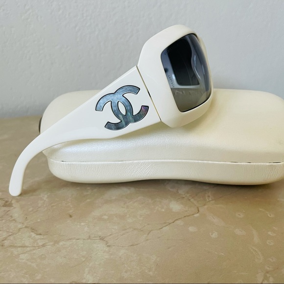 Iconic Chanel Sunglasses - Picture 7 of 15